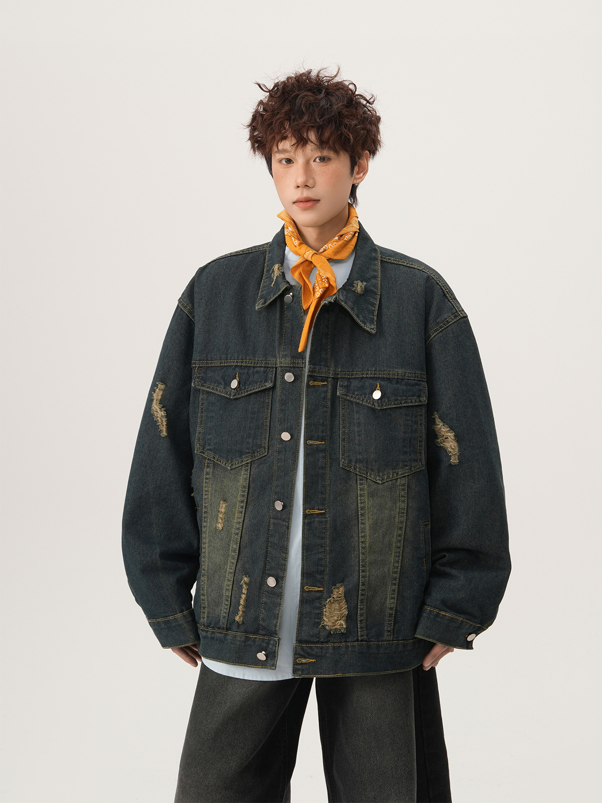Giacca di jeans strappata in s - Street Fashion Vintage recensione e prezzo