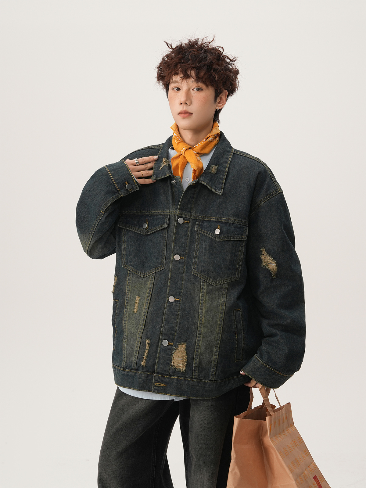 Giacca di jeans strappata in s - Street Fashion Vintage recensione e prezzo
