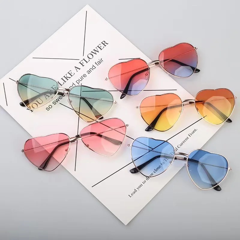 Occhiali da Sole a Forma di Cu - Street Fashion Vintage recensione e prezzo